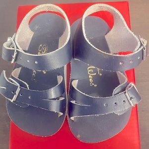 Navy Saltwater see wees sandals